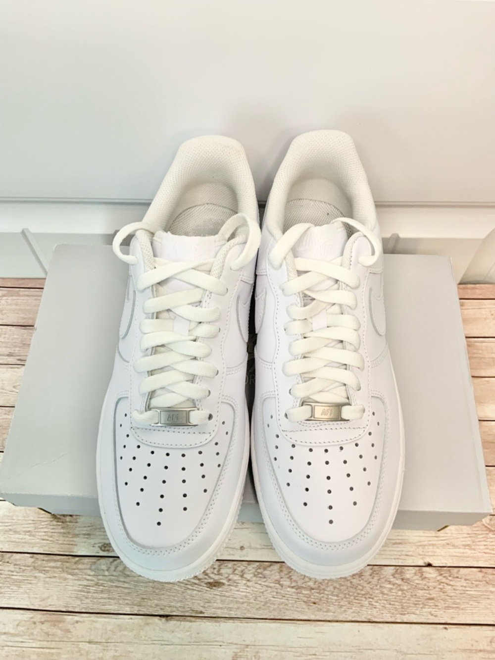 Authentic Nike Air Force 1 Sneakers NIB - Picture 6 of 7